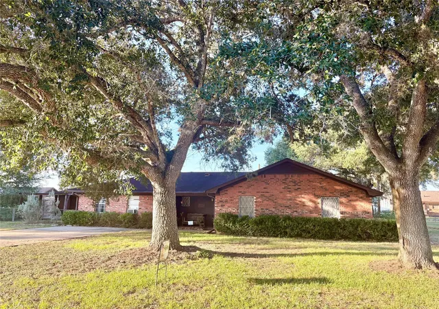 Photo 1 of Single family home for sale at 1006 Lee Rd, Columbus, TX 78934 | MLS# 65652924 | Listing updated on 2026-09-07