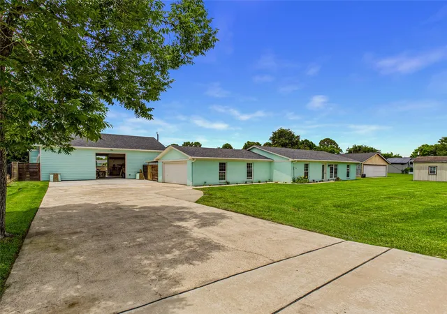 Photo 3 of Single family home for sale at 1212 Delores St, Kemah, TX 77565 | MLS# 52314050 | Listing updated on 2026-09-19