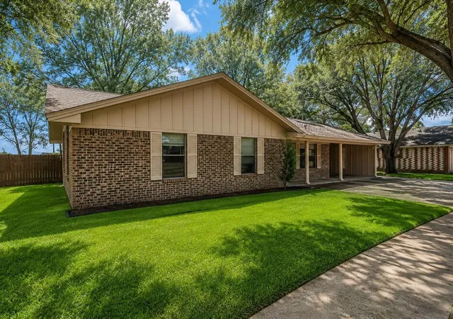 Photo 2 of Single family home for sale at 122 Charles St, Crockett, TX 75835 | MLS# 80591372 | Listing updated on 2026-09-11