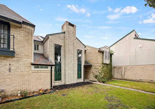 Photo 3 of Condo for sale at 664 N Eldridge Pkwy, Houston, TX 77079 | MLS# 31988108 | Listing updated on 2026-09-06