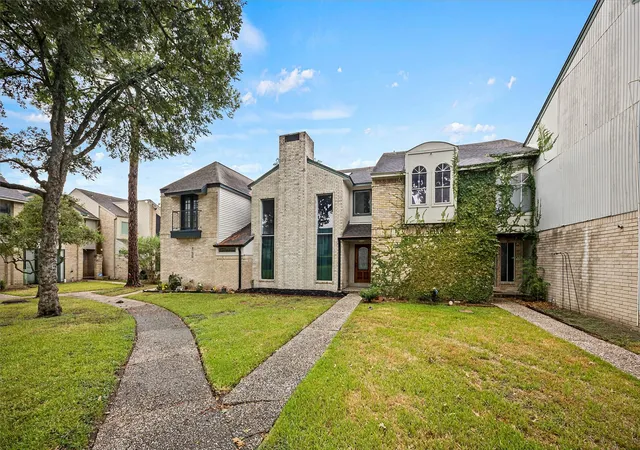 Photo 3 of Condo for sale at 664 N Eldridge Pkwy, Houston, TX 77079 | MLS# 31988108 | Listing updated on 2026-09-06
