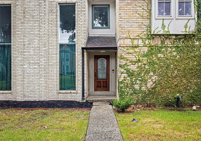Photo 4 of Condo for sale at 664 N Eldridge Pkwy, Houston, TX 77079 | MLS# 31988108 | Listing updated on 2026-09-06