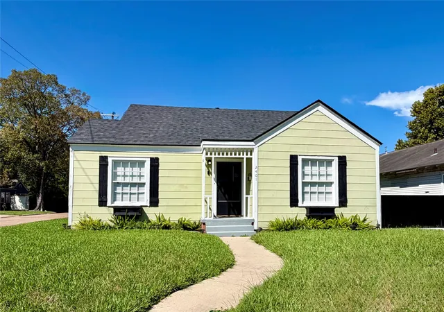 Photo 1 of Single family home for sale at 2401 Centennial St, Liberty, TX 77575 | MLS# 12918892 | Listing updated on 2026-09-17