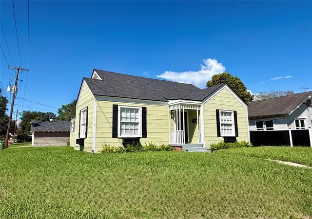 Photo 3 of Single family home for sale at 2401 Centennial St, Liberty, TX 77575 | MLS# 12918892 | Listing updated on 2026-09-17