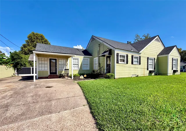 Photo 3 of Single family home for sale at 2401 Centennial St, Liberty, TX 77575 | MLS# 12918892 | Listing updated on 2026-09-17