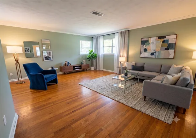 Photo 2 of Single family home for sale at 2126 Possum Crk Rd, Houston, TX 77017 | MLS# 84626402 | Listing updated on 2026-10-06