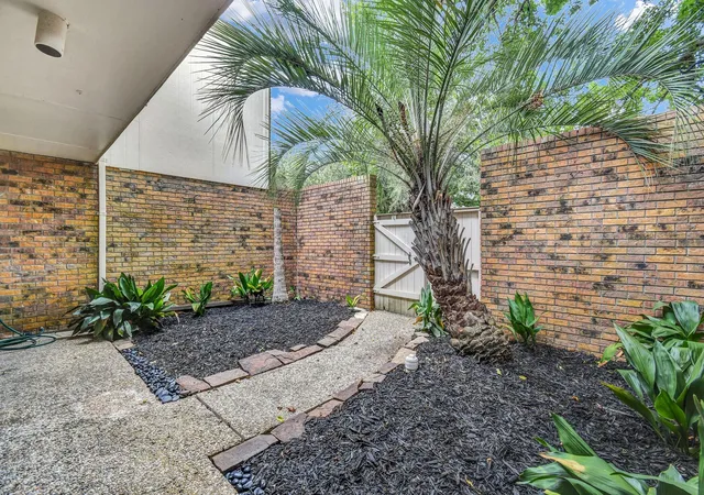 Photo 2 of Townhouse for sale at 55 Chervil Comn, Lake Jackson, TX 77566 | MLS# 57445170 | Listing updated on 2026-09-10