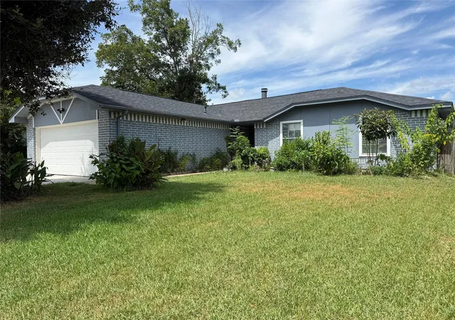 Photo 2 of Single family home for sale at 16718 Sinaloa Dr, Houston, TX 77083 | MLS# 40653977 | Listing updated on 2026-09-23