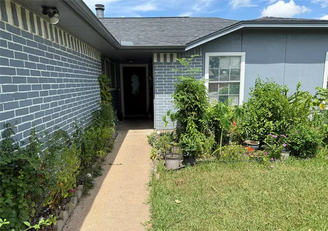 Photo 3 of Single family home for sale at 16718 Sinaloa Dr, Houston, TX 77083 | MLS# 40653977 | Listing updated on 2026-09-23