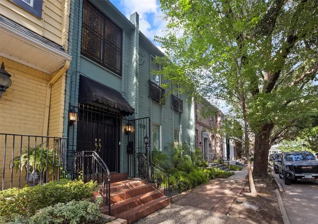 Photo 1 of Townhouse for sale at 7516 Olympia Dr, Houston, TX 77063 | MLS# 74164528 | Listing updated on 2026-09-19