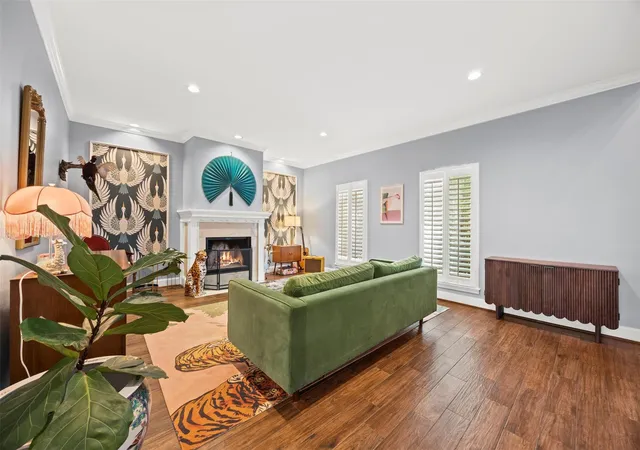 Photo 3 of Townhouse for sale at 7516 Olympia Dr, Houston, TX 77063 | MLS# 74164528 | Listing updated on 2026-09-19