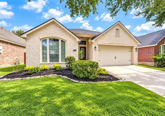 Photo 2 of Single family home for sale at 13401 Highland Lake Ln, Pearland, TX 77584 | MLS# 54463345 | Listing updated on 2026-10-09