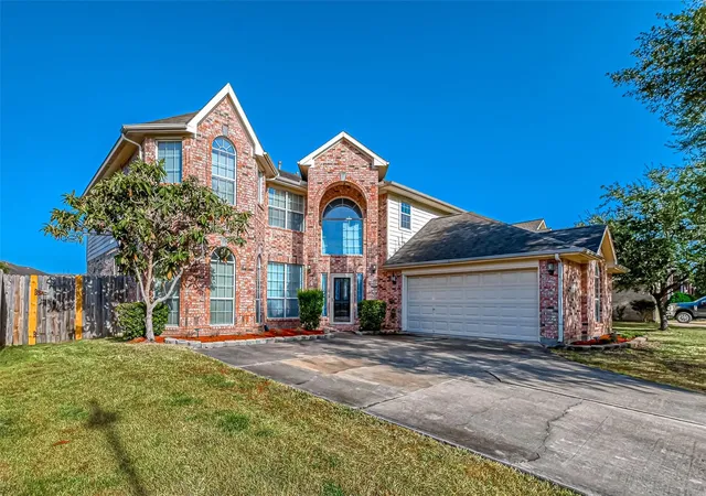 Photo 1 of Single family home for sale at 10626 Hillsdale Brg Ln, Sugar Land, TX 77498 | MLS# 3920615 | Listing updated on 2026-10-03