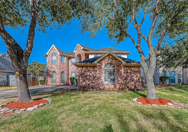 Photo 3 of Single family home for sale at 10626 Hillsdale Brg Ln, Sugar Land, TX 77498 | MLS# 3920615 | Listing updated on 2026-10-03