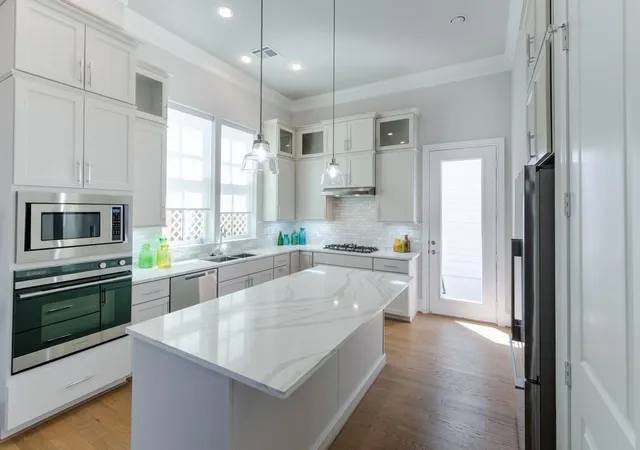 Photo 3 of Single family home for sale at 11053 Chatterton Dr, Houston, TX 77043 | MLS# 10464480 | Listing updated on 2026-09-22