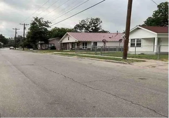 Photo 4 of Single family home for sale at 321 E Mayfield Blvd, San Antonio, TX 78214 | MLS# 26133204 | Listing updated on 2026-09-15