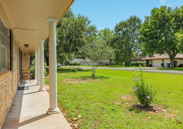Photo 4 of Single family home for sale at 101 Irwin Rd, West Columbia, TX 77486 | MLS# 31782647 | Listing updated on 2026-09-11