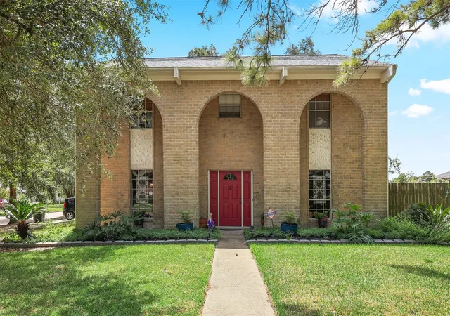 Single family home for sale at 15826 Cavendish Dr, Houston, TX 77059 | MLS# 17100589
