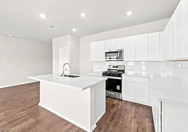 Photo 4 of Single family home for sale at 202 Orchard Laurel Dr, Alvin, TX 77511 | MLS# 4215019 | Listing updated on 2026-10-10