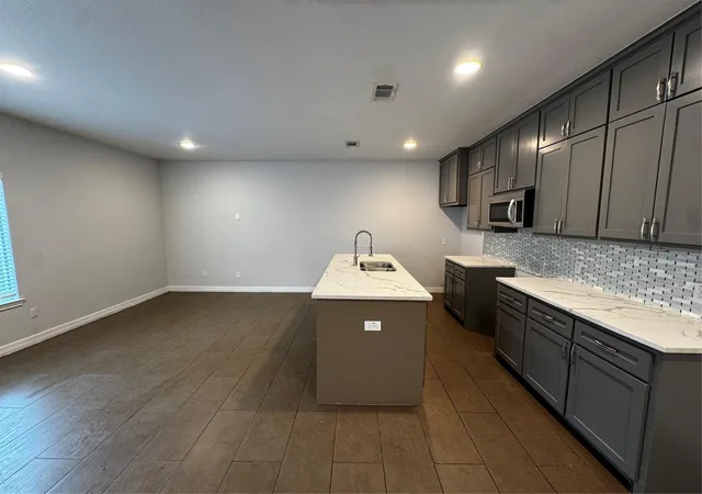 Photo 4 of Single family home for sale at 8205 Oak Knoll Ln #A, Houston, TX 77028 | MLS# 24319308 | Listing updated on 2026-09-24