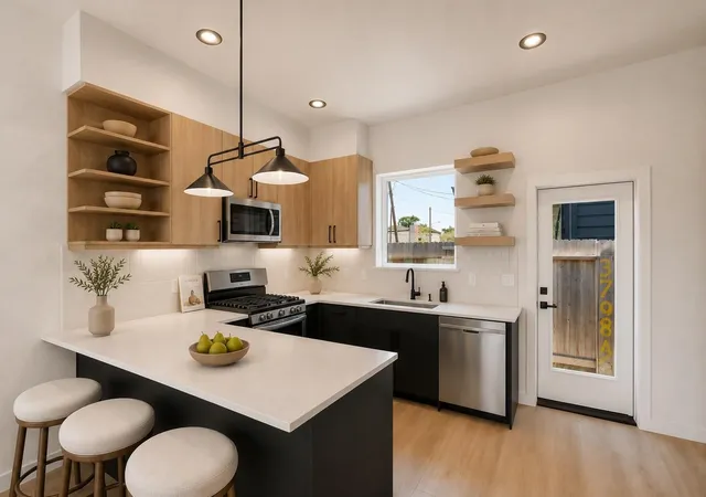 Listing Photo 5 - Condo for sale in building located at 3708 Glenrose St, Houston, TX 77051 - Unit #AB