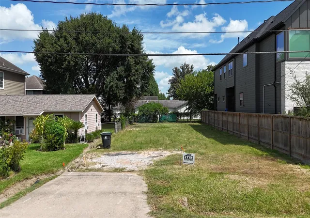 Photo 3 of Land for sale at 1513 1515 W 24th Street, Houston, TX 77008 | MLS# 50070228 | Listing updated on 2026-09-14