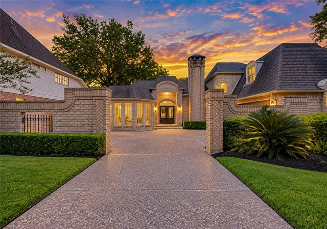 Photo 2 of Sale Pending at 807 Spear Point Cvs, Houston, TX 77079 | MLS# 9451106 | Listing updated on 2026-09-15