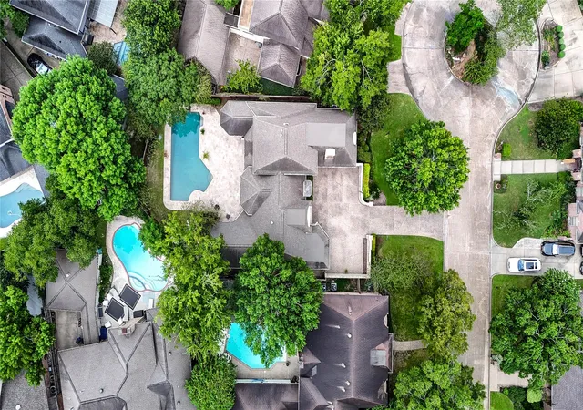 Photo 3 of Sale Pending at 807 Spear Point Cvs, Houston, TX 77079 | MLS# 9451106 | Listing updated on 2026-09-15