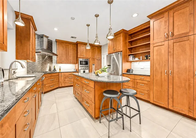 Photo 4 of Sale Pending at 807 Spear Point Cvs, Houston, TX 77079 | MLS# 9451106 | Listing updated on 2026-09-15