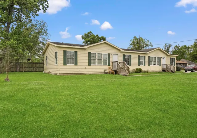 Photo 3 of Multi family home for sale at 7446 Weyburn St, Houston, TX 77028 | MLS# 9022422 | Listing updated on 2026-10-09