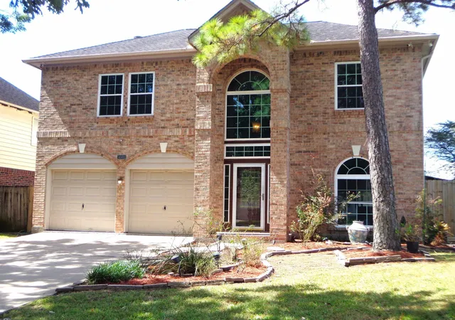Photo 2 of Single family home for sale at 1602 Emerald Lake Ct, Houston, TX 77062 | MLS# 58128461 | Listing updated on 2026-09-26