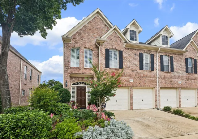 Photo 1 of Townhouse for sale at 5774 Doliver Dr, Houston, TX 77057 | MLS# 56031184 | Listing updated on 2026-09-15