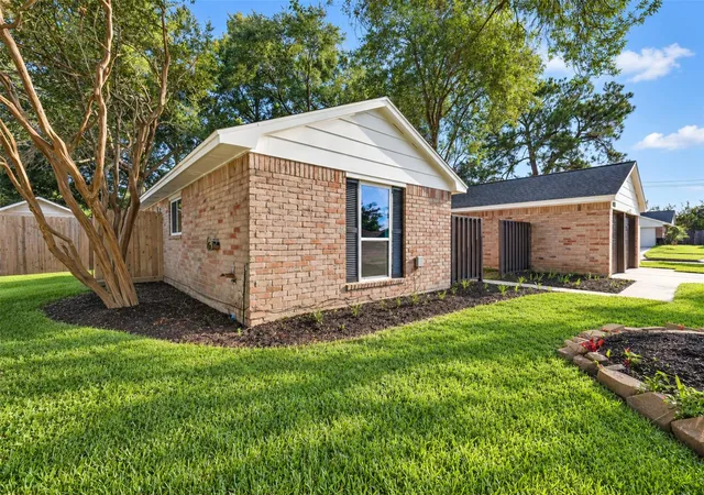 Photo 3 of Sale Pending at 17731 Heritage Cvs Ct, Webster, TX 77598 | MLS# 56658266 | Listing updated on 2026-10-04