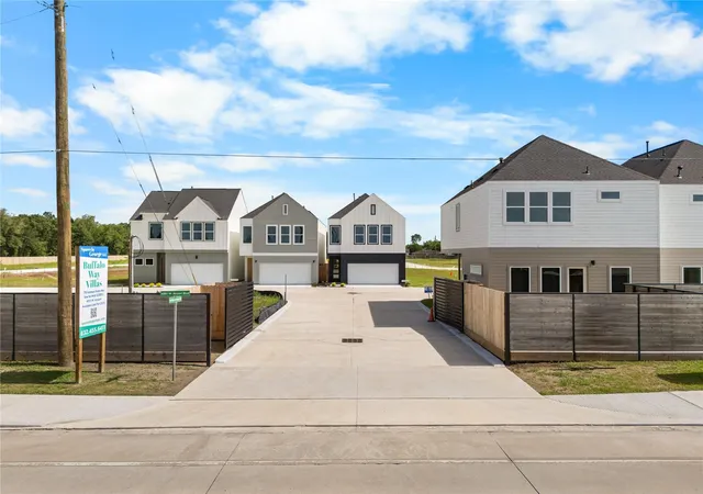 Photo 3 of Single family home for sale at 12804 Buffalo Wells Dr, Houston, TX 77045 | MLS# 74477995 | Listing updated on 2026-09-12