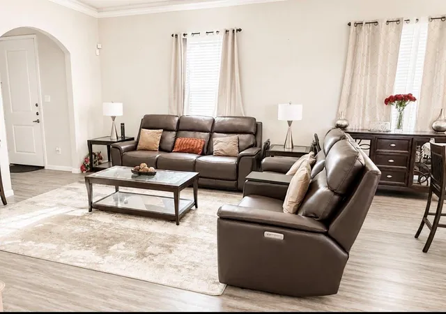 Photo 2 of Single family home for sale at 915 Lakeland Cir, Rosharon, TX 77583 | MLS# 37336138 | Listing updated on 2026-09-07