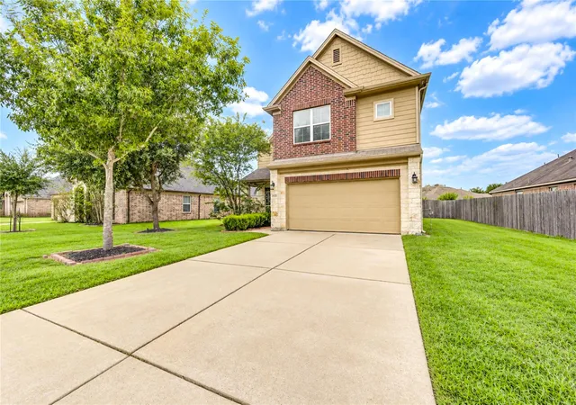 Photo 2 of Single family home for sale at 1930 Red Cedar Trl, Rosenberg, TX 77471 | MLS# 60438440 | Listing updated on 2026-09-21