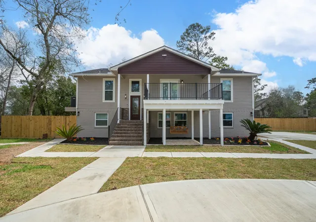 Photo 2 of Single family home for sale at 4509 Country Clb Dr, Dickinson, TX 77539 | MLS# 70440691 | Listing updated on 2026-09-06