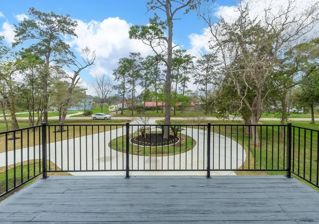 Photo 3 of Single family home for sale at 4509 Country Clb Dr, Dickinson, TX 77539 | MLS# 70440691 | Listing updated on 2026-09-06