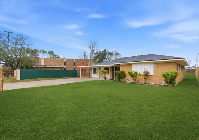 Photo 2 of Single family home for sale at 407 Present St, Missouri City, TX 77489 | MLS# 21297585 | Listing updated on 2026-09-10