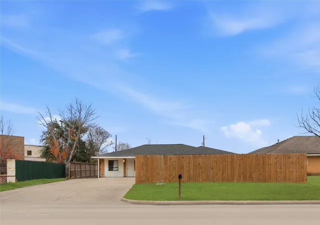 Photo 3 of Single family home for sale at 407 Present St, Missouri City, TX 77489 | MLS# 21297585 | Listing updated on 2026-09-10