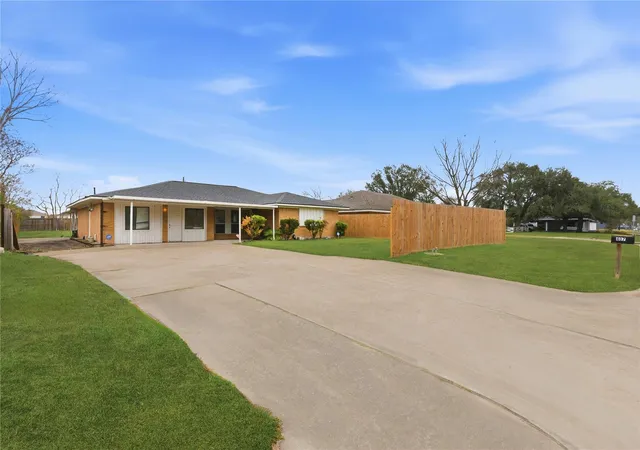 Photo 3 of Single family home for sale at 407 Present St, Missouri City, TX 77489 | MLS# 21297585 | Listing updated on 2026-09-10