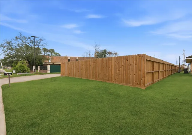 Photo 4 of Single family home for sale at 407 Present St, Missouri City, TX 77489 | MLS# 21297585 | Listing updated on 2026-09-10