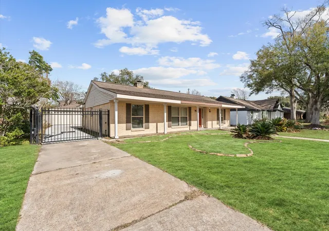 Photo 2 of Single family home for sale at 6026 Mcknight St, Houston, TX 77035 | MLS# 52014151 | Listing updated on 2026-09-15