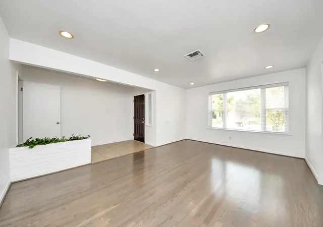 Photo 3 of Single family home for sale at 4038 Mischire Dr, Houston, TX 77025 | MLS# 10040134 | Listing updated on 2026-09-27