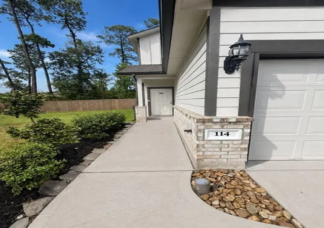 Photo 2 of Townhouse for sale at 114 Skyshine Ct, Conroe, TX 77304 | MLS# 40280496 | Listing updated on 2026-09-17