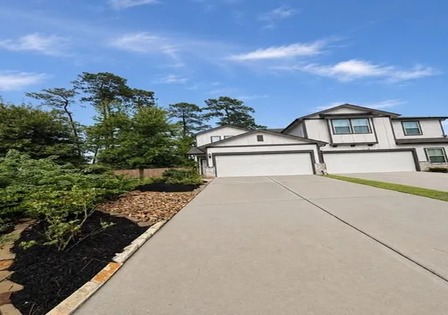 Photo 3 of Townhouse for sale at 114 Skyshine Ct, Conroe, TX 77304 | MLS# 40280496 | Listing updated on 2026-09-17