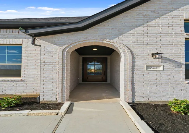 Photo 2 of Single family home for sale at 721 Cross Timbers Tr, Waller, TX 77484 | MLS# 89472541 | Listing updated on 2026-09-25