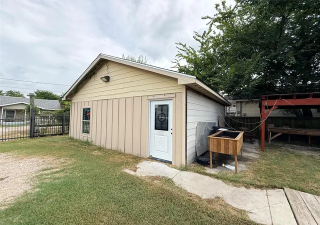 Photo 3 of Single family home for sale at 4602 Nichols St, Houston, TX 77020 | MLS# 91069846 | Listing updated on 2026-09-10
