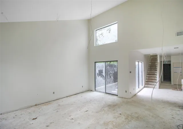 Photo 3 of Sale Pending at 1735 Norfolk St, Houston, TX 77098 | MLS# 9064099 | Listing updated on 2026-10-04