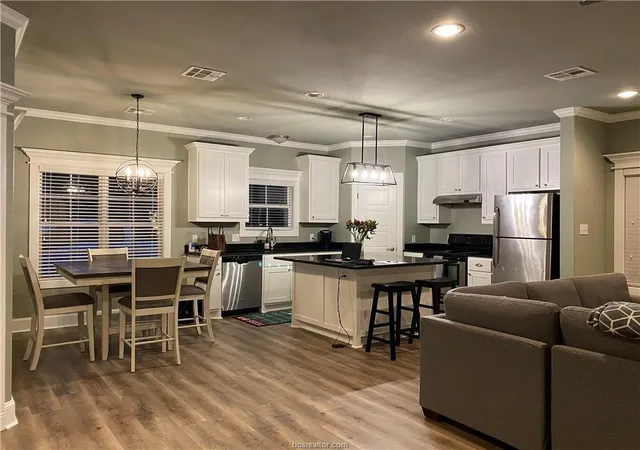 Photo 3 of Single family home for sale at 1637 Park Pl, College Station, TX 77840 | MLS# 26781700 | Listing updated on 2026-09-26